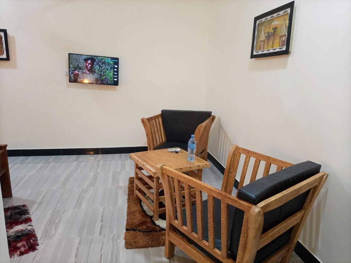 Chibuba Airport Accommodation Дар-эс-Саламе Экстерьер фото