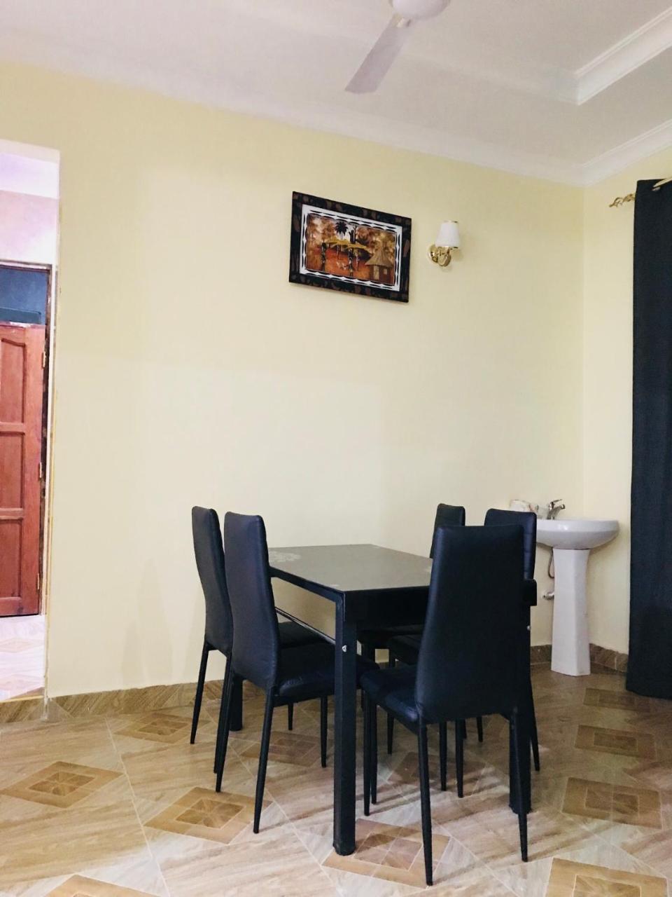 Chibuba Airport Accommodation Дар-эс-Саламе Экстерьер фото
